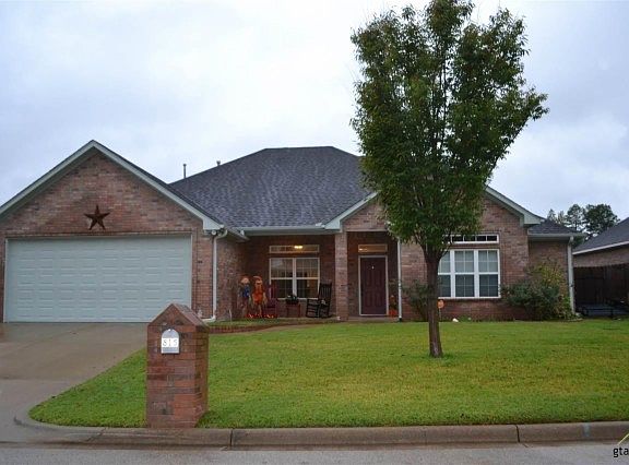 2nd image of 815 Keble Ln