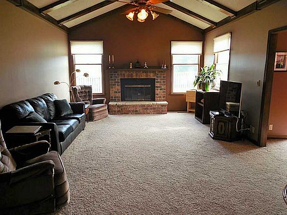 4th image of 203 Stone Hedge Dr NW