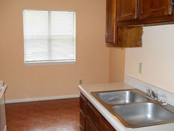 3rd image of 1101 Old Denbigh Blvd