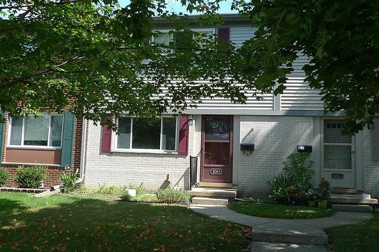 1st image of 3065 Williamsburg Dr #32