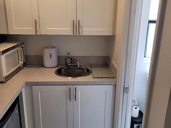 2nd image of 988 Oleander Rd #988