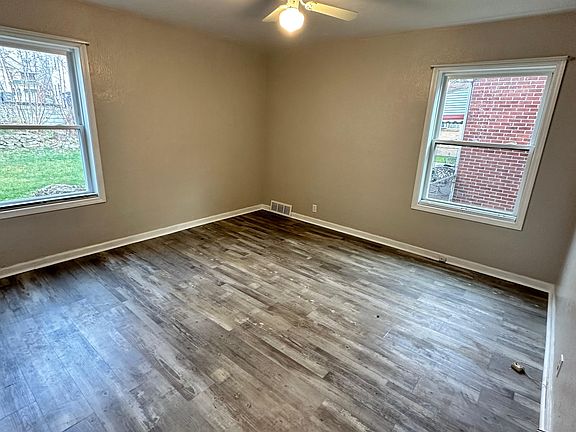 4th image of 2114 2114/2116 Kensington Rd