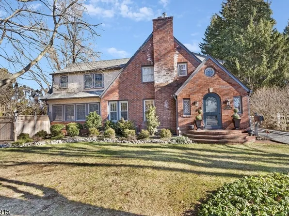 29 Orchard St, Mendham Boro, NJ 07945