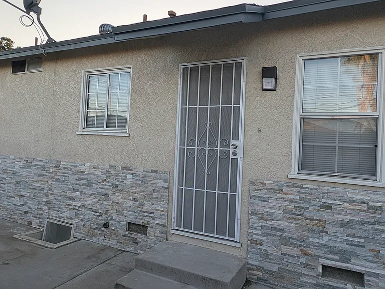 8234 Devenir Ave — Photo 3