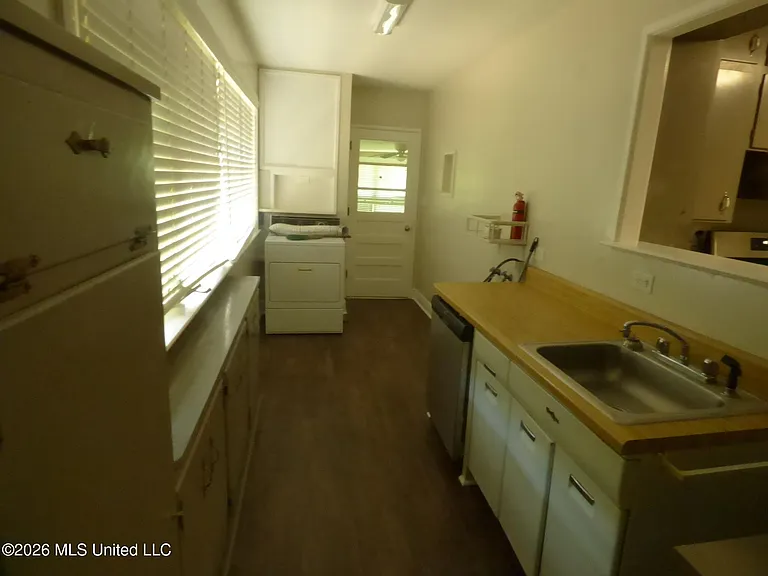 2083 Martin Rd — Photo 7