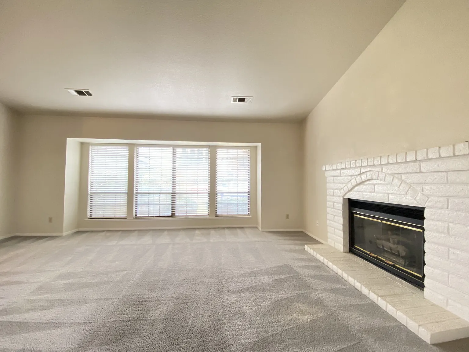3 bed, 2.0 bath, 2000 sqft, $1,850 — Photo 4