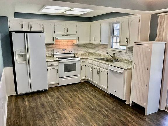 5th image of 705 SE Shamrock Ln