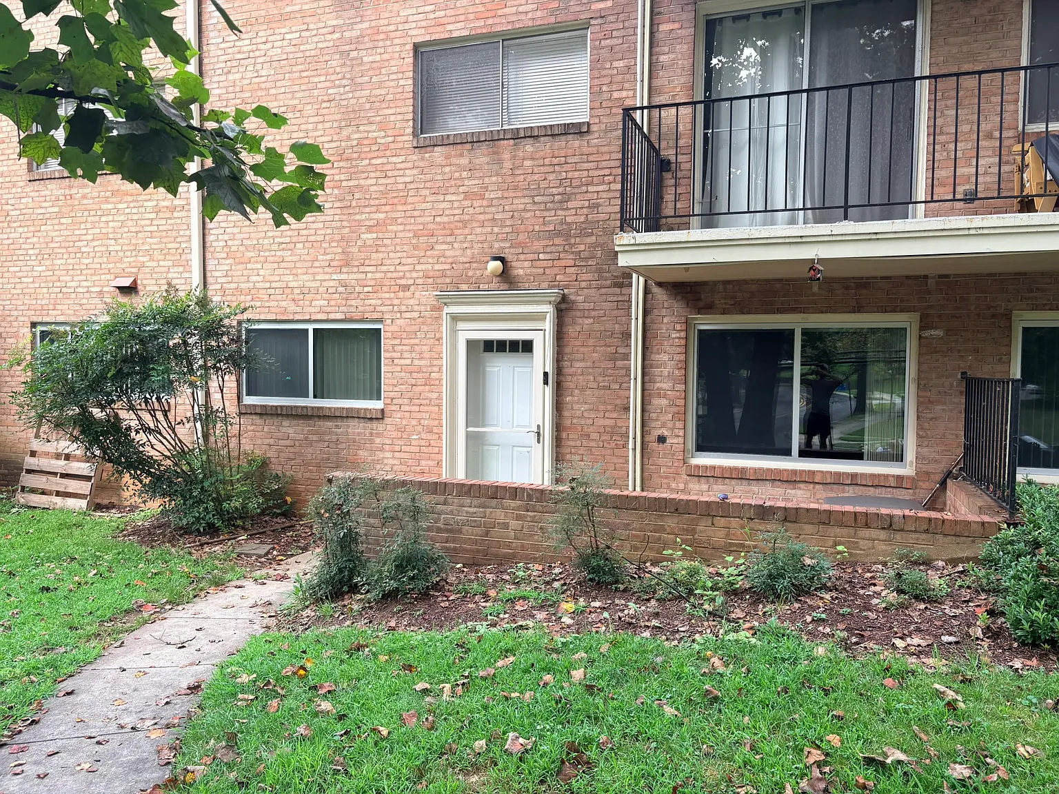 2 bed, 1066 sqft, $2,185 — Photo 1