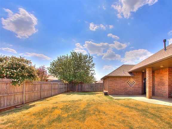 5th image of 10604 NW 38th St