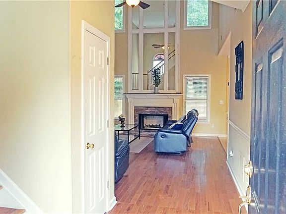 2nd image of 1665 Henderson Way