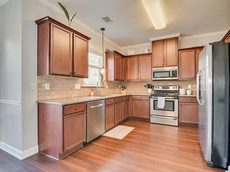 511 Sebastian Dr — Photo 12