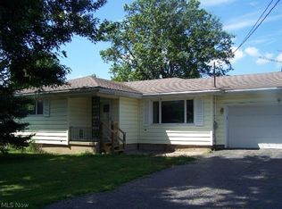 220 Earl Dr NW, Warren, OH