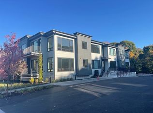 400 Hunnewell St #104, Needham, MA 02494