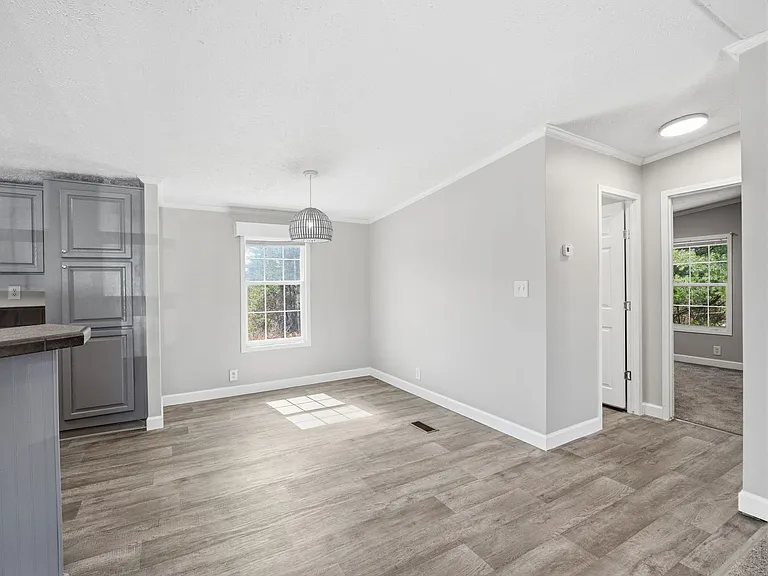 11049 Franklin St — Photo 6