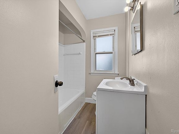 5th image of 5260 University Pl