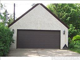 5th image of 9 Highbanks Pl S