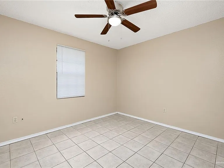 825 W 1st St #3 — Photo 7