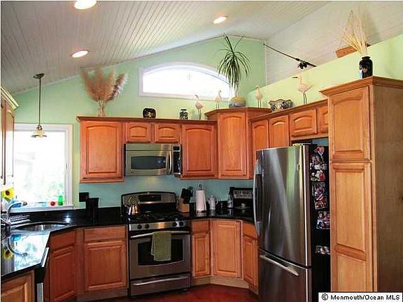 4th image of 827 Woodwild Dr