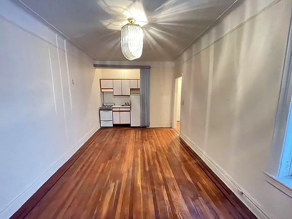 4th image of 3105 Brighton 3 St #4G