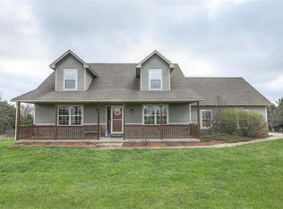 19020 252nd St, Tonganoxie, KS 66086