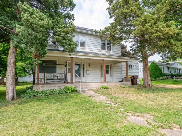 4 E Lincoln St, Mount Morris, IL 61054