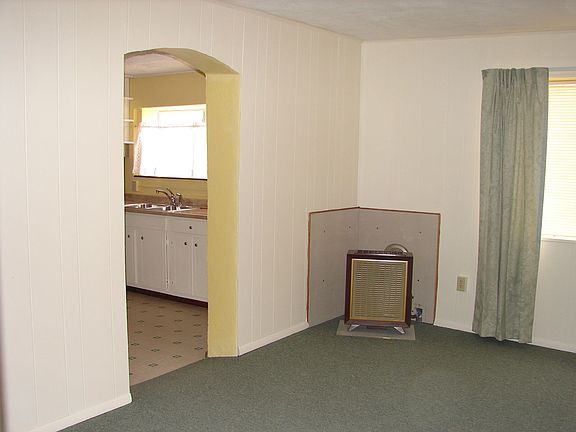 l/r, looking at gas heater