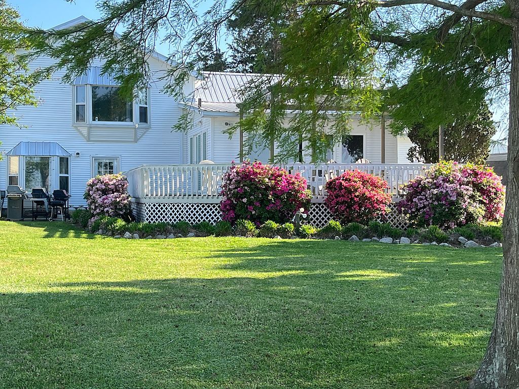82 Cypress Shores Rd W - Property Image