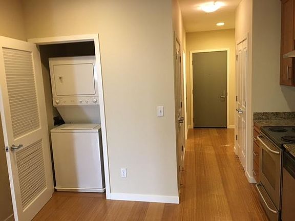 2nd image of 660 King St #261