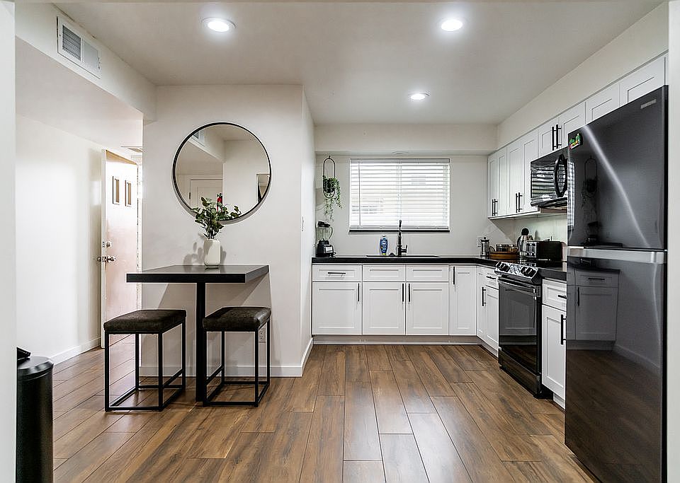 1st image of 1533 W Missouri Ave APT 21