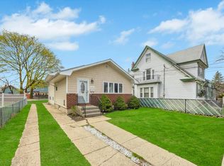 30 Oakland St, Hempstead, NY 11550