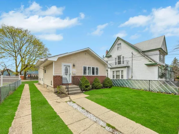 30 Oakland Street, Hempstead, NY 11550