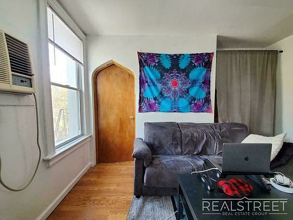 4th image of 72 Skillman Ave #4