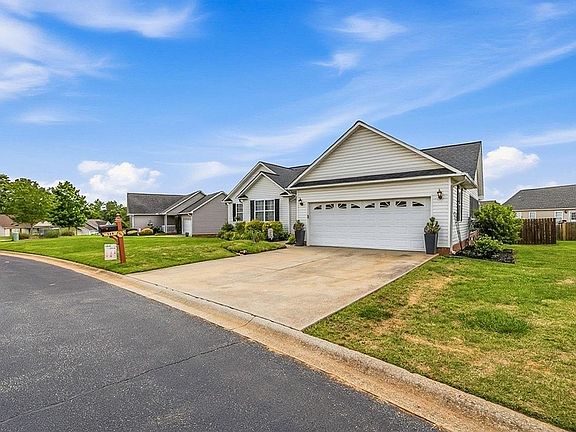 3rd image of 114 Harvest Ridge Dr