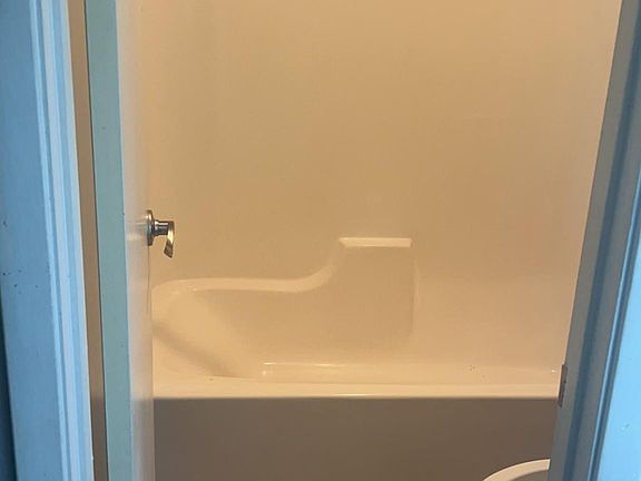 3rd image of 6725 Greenwood Dr