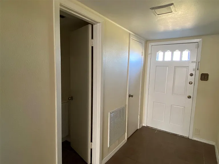 8470 Leawood Blvd — Photo 5