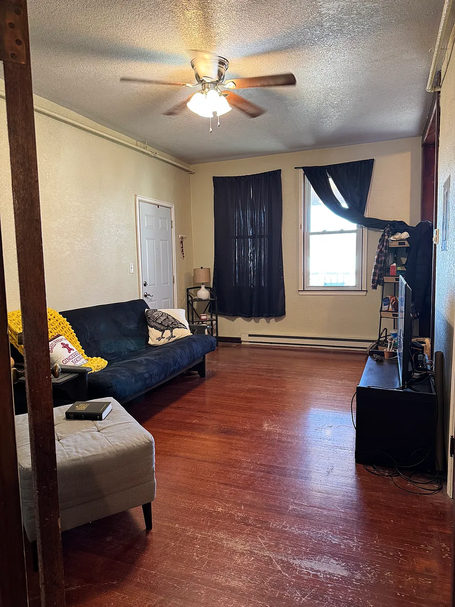 Building Photo - 144 3rd Ave S #4