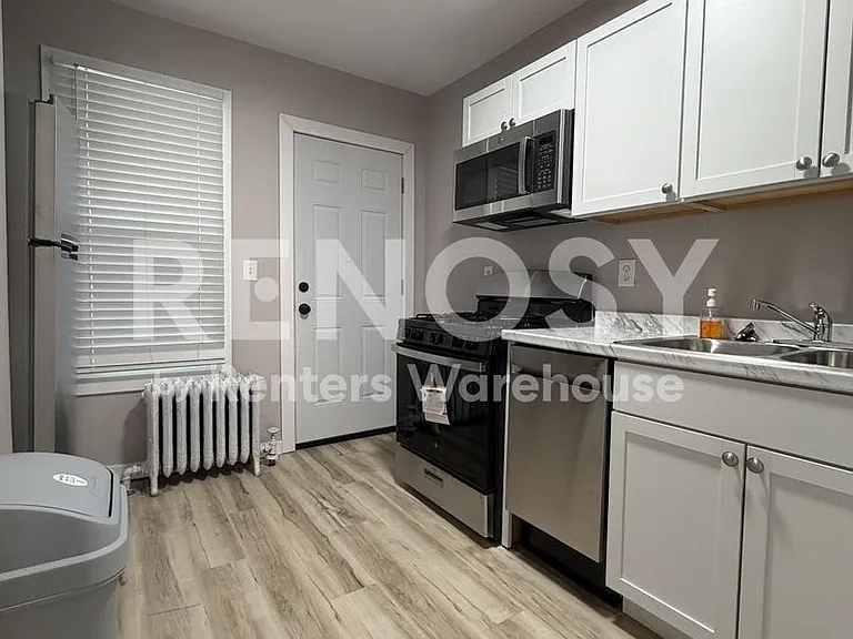 2925 2nd Ave S #3 — Photo 2