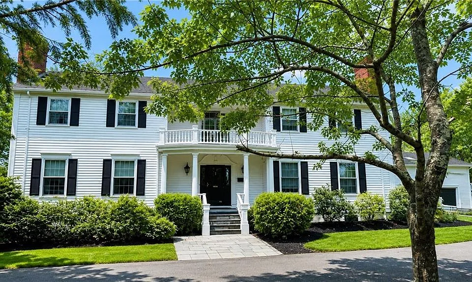 571 Bellevue Ave #2