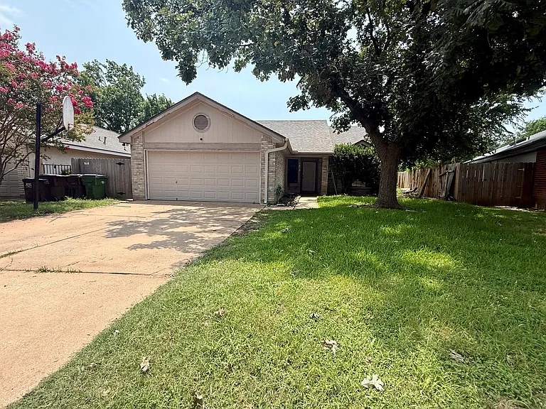 2107 Willow Way — Photo 2