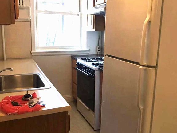 5th image of 1966 E 28th St #2