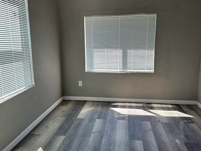 1009 S Lea Ave — Photo 8