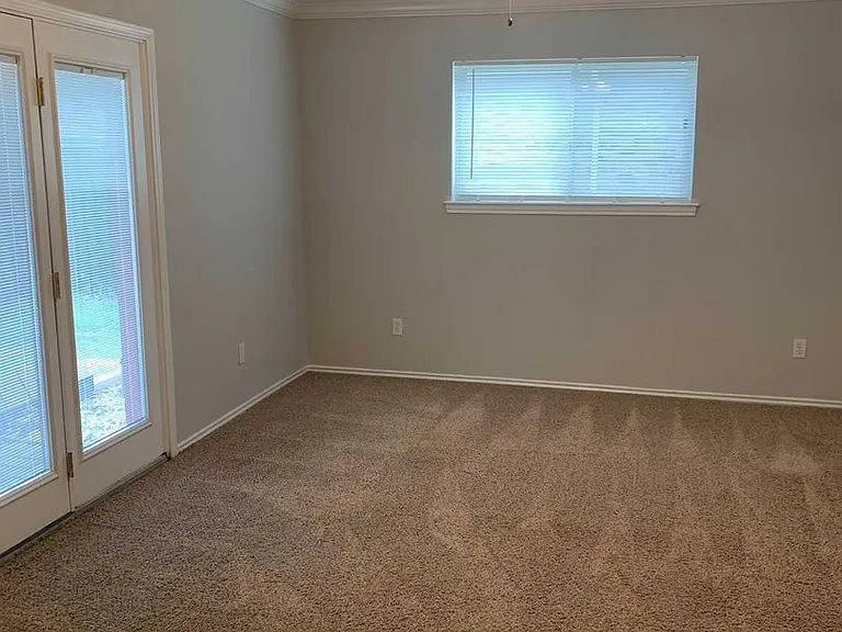 2417 Stone Creek Dr — Photo 5