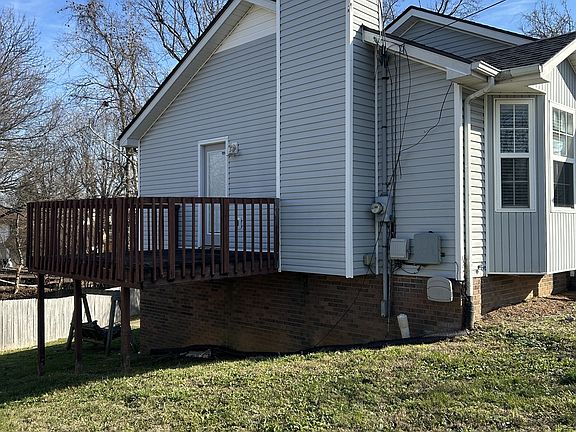 4th image of 586 Somerset Ln