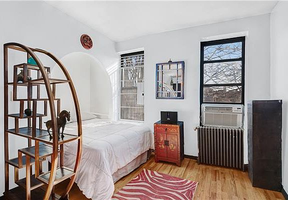5th image of 26 Cornelia St APT 18