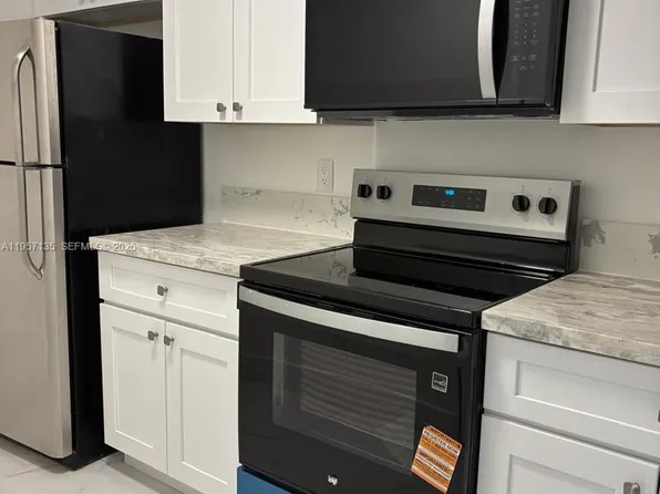 18840 NW 57th Ave APT 301, Hialeah, FL 33015