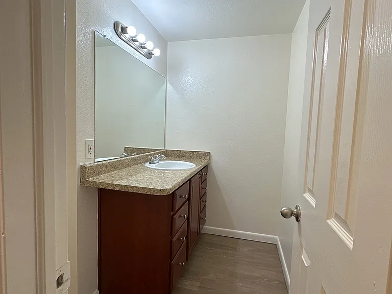 Fitz Apartments — Photo 9