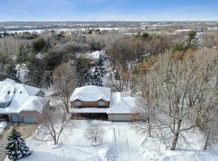 4439 Royal Hills Dr, Arden Hills, MN 55112