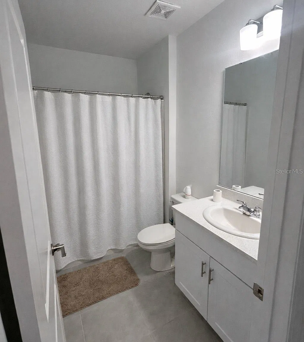 4 bed, 2106 sqft, $2,300 — Photo 4