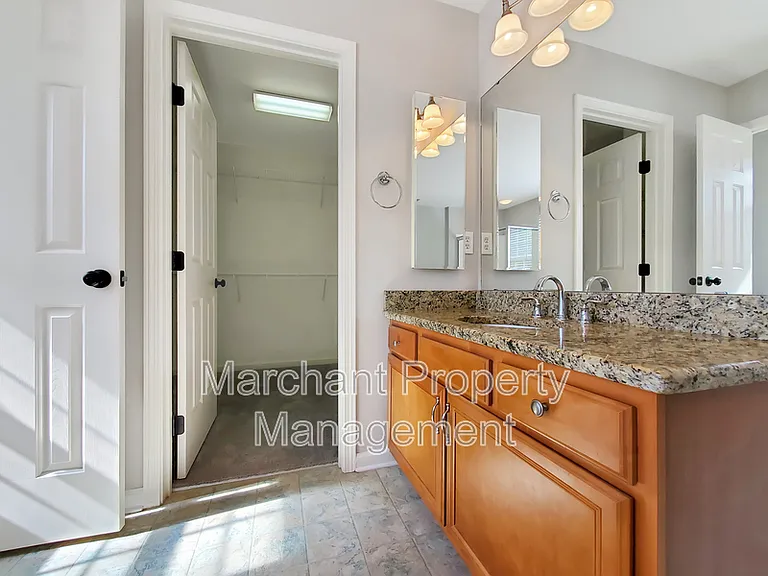 15 Silverthorn Ct — Photo 42