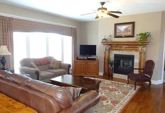 5th image of 637 Willow Dr